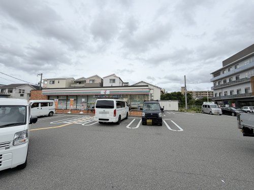 近くのセブンイレブン豊中稲津1丁目店まで1,239m(徒歩16分)