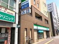 近くのファミリーマート 本駒込六丁目店まで254m(徒歩4分)