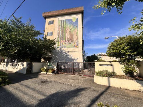 近くの豊中市立東豊台小学校まで235m(徒歩3分)