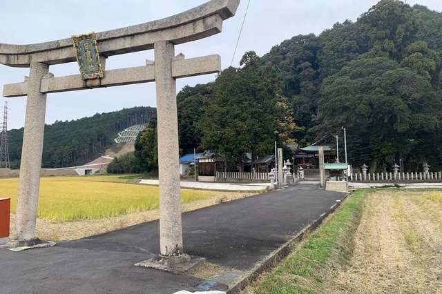 近くの日吉神社まで810m（徒歩11分）
