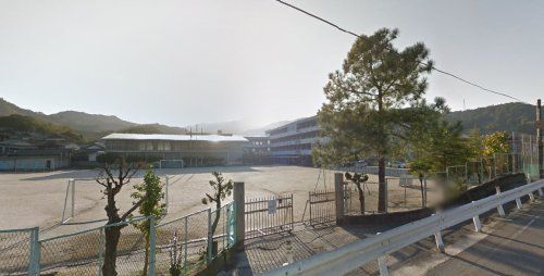近くの呉市立音戸小学校まで400m（徒歩5分）