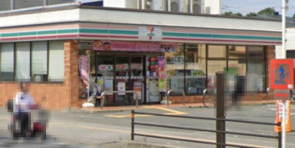 近くのセブンイレブン 豊中服部南町4丁目店まで1,027m（徒歩13分）