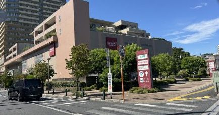 近くのニトリ 武蔵浦和駅前店まで745m(徒歩10分)