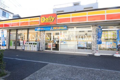 近くのデイリーヤマザキ足立北綾瀬店まで428m（徒歩6分）