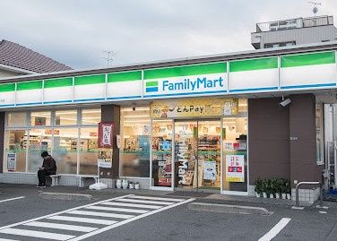 近くのファミリーマート 松原六丁目店まで624m(徒歩8分)