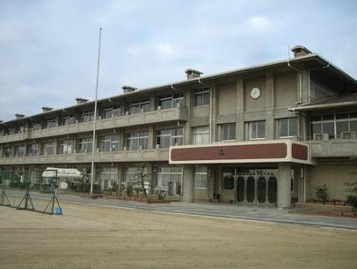 近くの倉敷市立福田南中学校まで752m(徒歩10分)