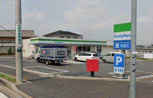 近くのファミリーマート東浦和三丁目店まで1,536m(徒歩20分)