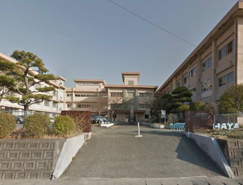近くの諫早市立西諫早中学校まで617m(徒歩8分)