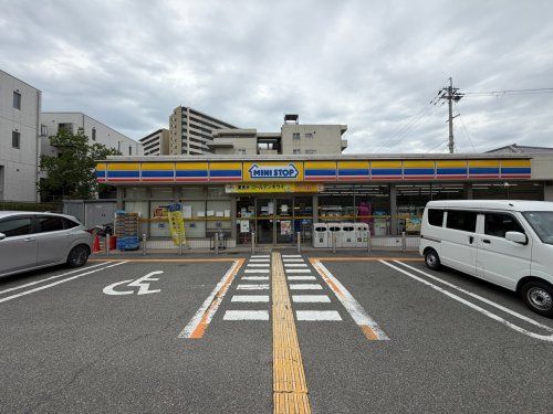 近くのミニストップ豊中新千里南町店まで1,002m(徒歩13分)