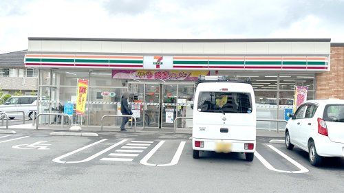 近くのセブンイレブン 日野南平7丁目店まで532m（徒歩7分）