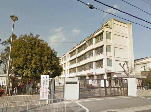 近くの門真市立二島小学校まで641m（徒歩9分）