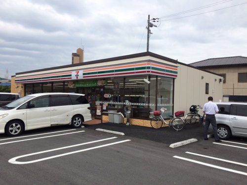 近くのセブンイレブン門真巣本町店まで580m(徒歩8分)