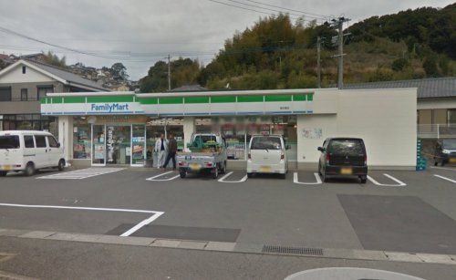 近くのファミリーマート 長与道の尾店まで1,109m(徒歩14分)