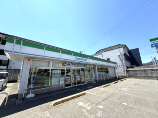 近くのファミリーマート 南昭和町店まで668m(徒歩9分)