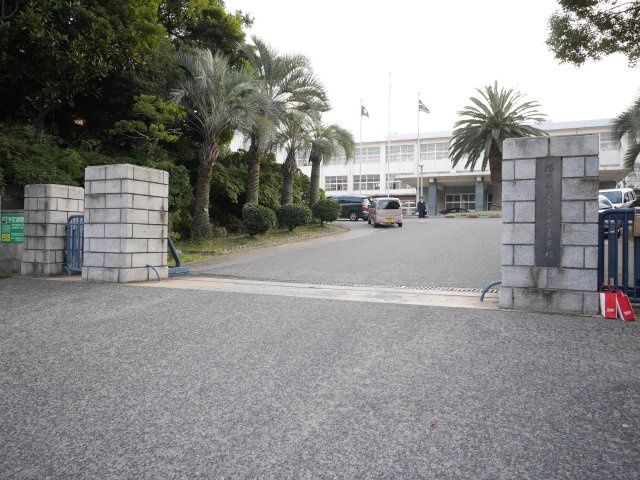 福岡県立小倉高等学校(670m)