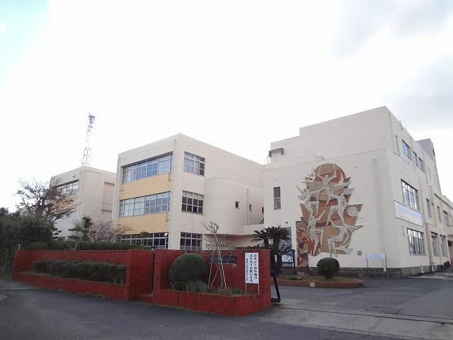 中間高校(790m)