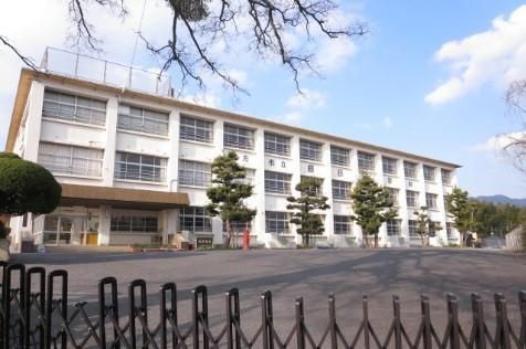 直方市立感田小学校(1300m)
