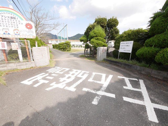 片島小学校(450m)