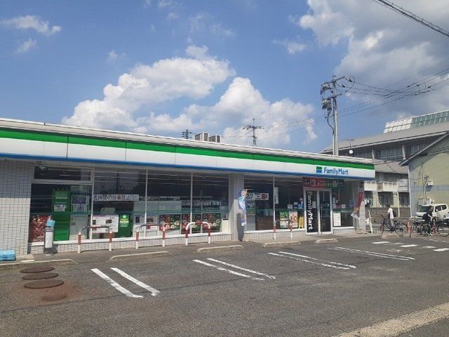 ファミリーマートさんまで650m