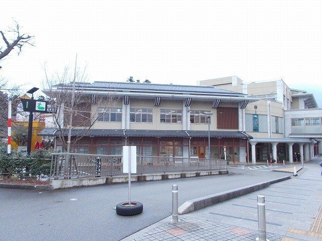 城端小学校まで1600m