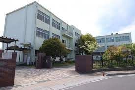 草津市立老上小学校(小学校)まで555m