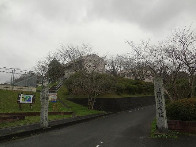 鞍手町立西川小学校(1050m)