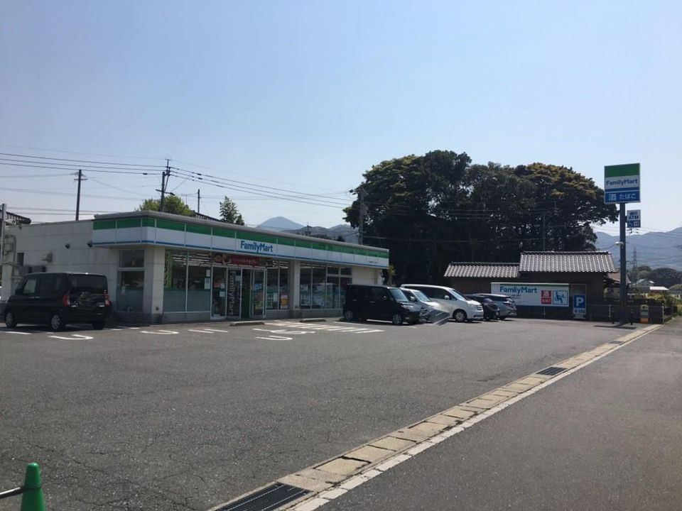 ファミリーマート小倉津田バイパス店(800m)