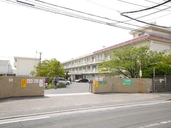 曽根中学校(850m)