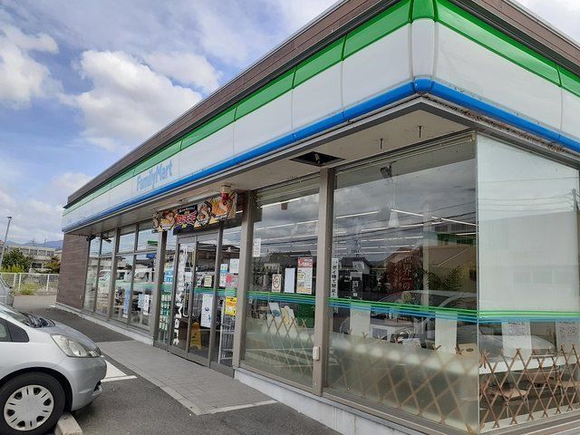 ファミリーマート岩出川尻店様まで750m