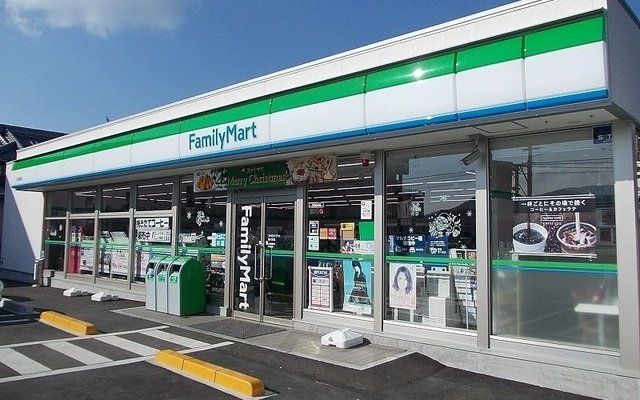 ファミリーマート 呉川尻店まで1000m