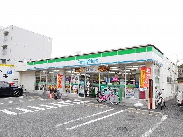 ファミリーマート小倉真鶴店(490m)