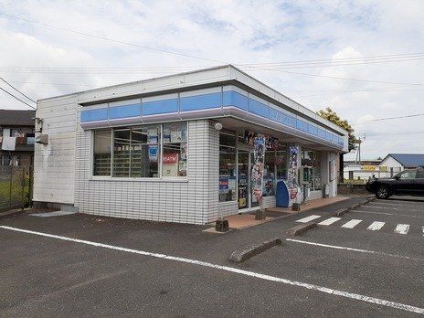 ローソン鹿屋札元二丁目店まで600m