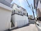 そよ風と丘の上のラテの外観