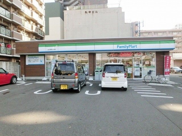 ファミリーマート小倉モノレール片野駅前店(250m)