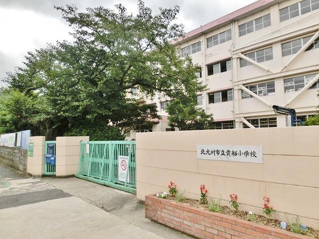 貴船小学校(520m)