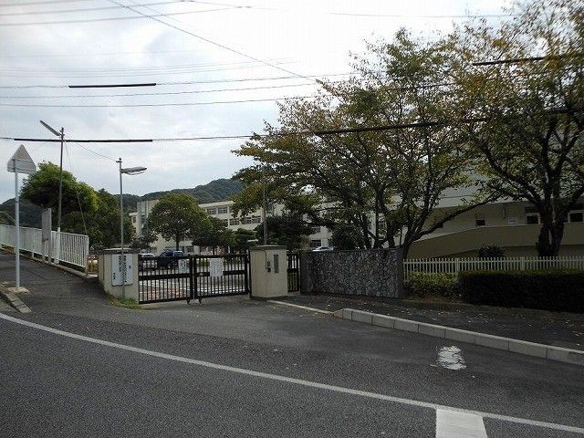中間北小学校(550m)