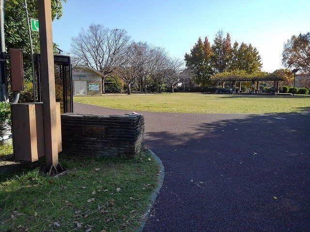錦ケ丘公園まで240m
