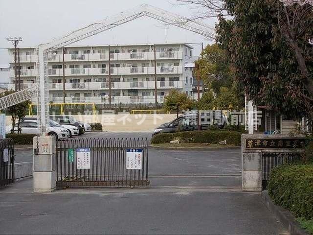 南笠東小学校(小学校)まで942m