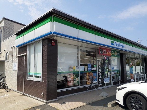 ファミリーマートさんまで470m