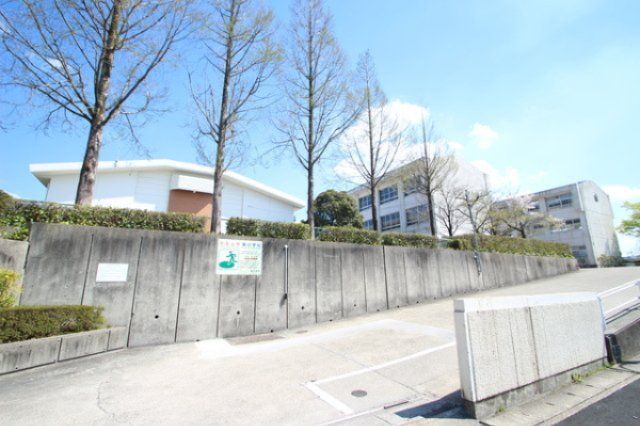 長久手市立南小学校(小学校)まで600m