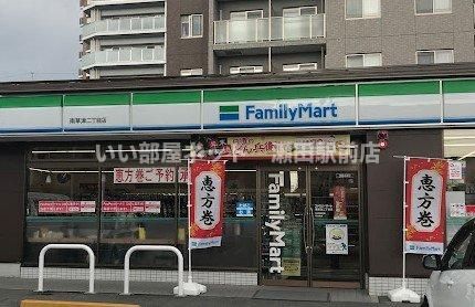 ファミリーマート　南草津二丁目店（コンビニ）まで63m