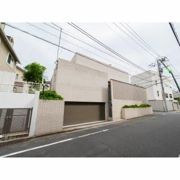 平町の家 光差すリビングルーム、屋上テラスとガレージ付き邸宅の外観画像