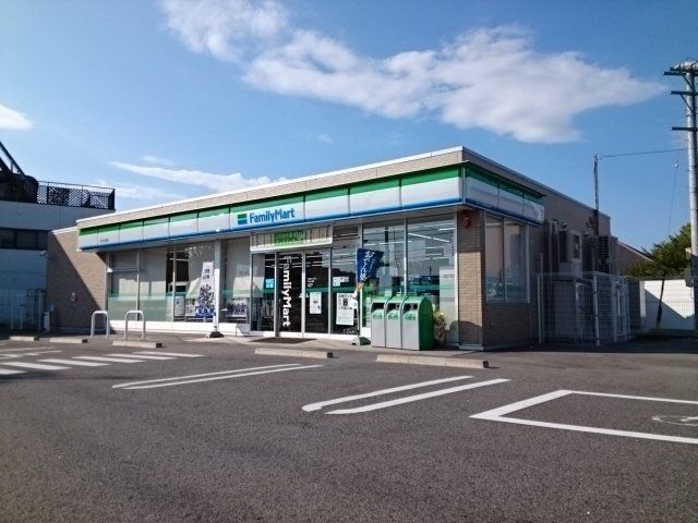 ファミリーマートまで240m