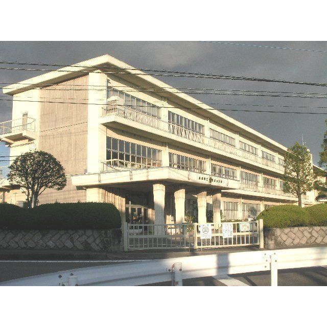 小学校「長泉町立長泉小学校まで388m」