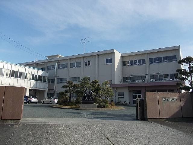 袋井南中学校まで2000m