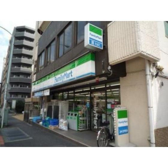 コンビニ「ファミリーマート西早稲田三丁目店まで157m」
