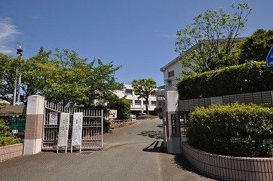 花尾中学校(900m)