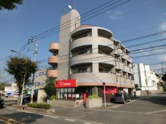 アベニュー医大前の外観画像