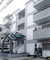 白い小さなマンション六甲の外観