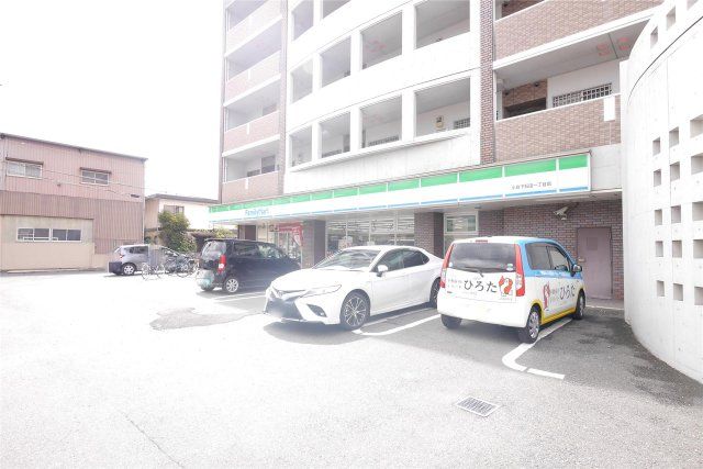ファミリーマート小倉下石田一丁目店(450m)